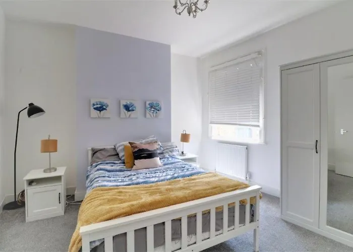 Replingham Road Apartment