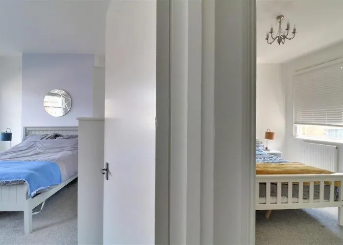 Replingham Road Apartment